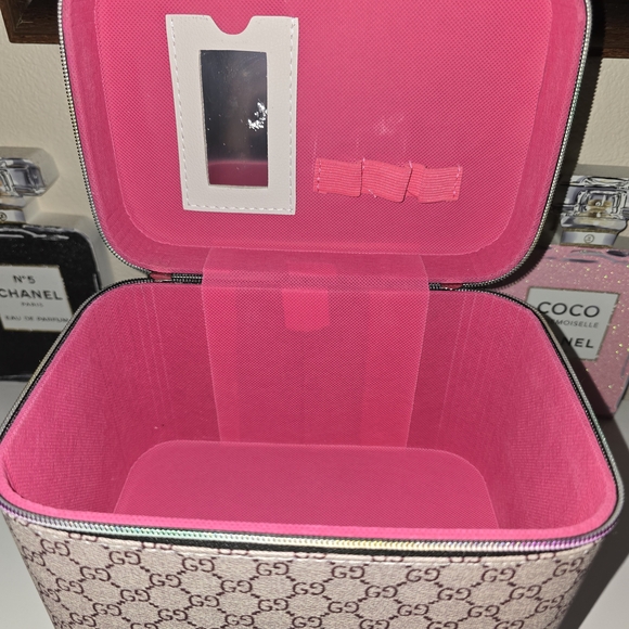 NWOT Fashiom Large  Beige and Brown Monogram Cosmetic Case - Picture 2 of 2